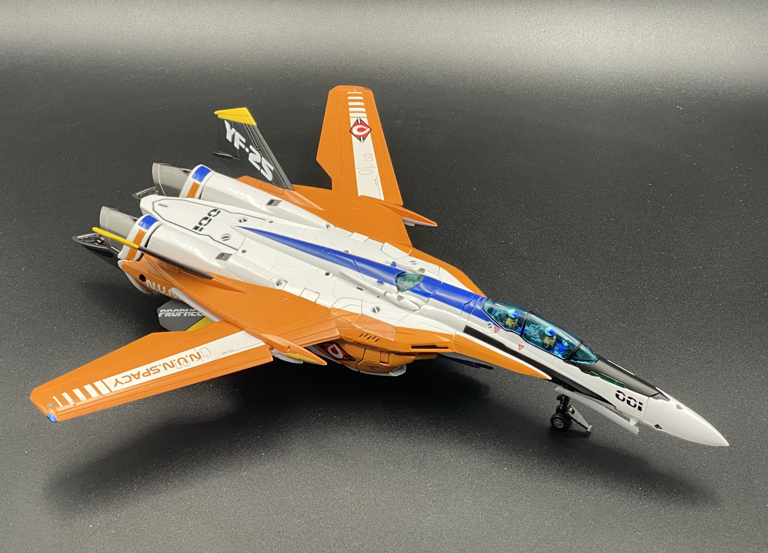 バルキリー格納庫 - YF-25 プロフェシー